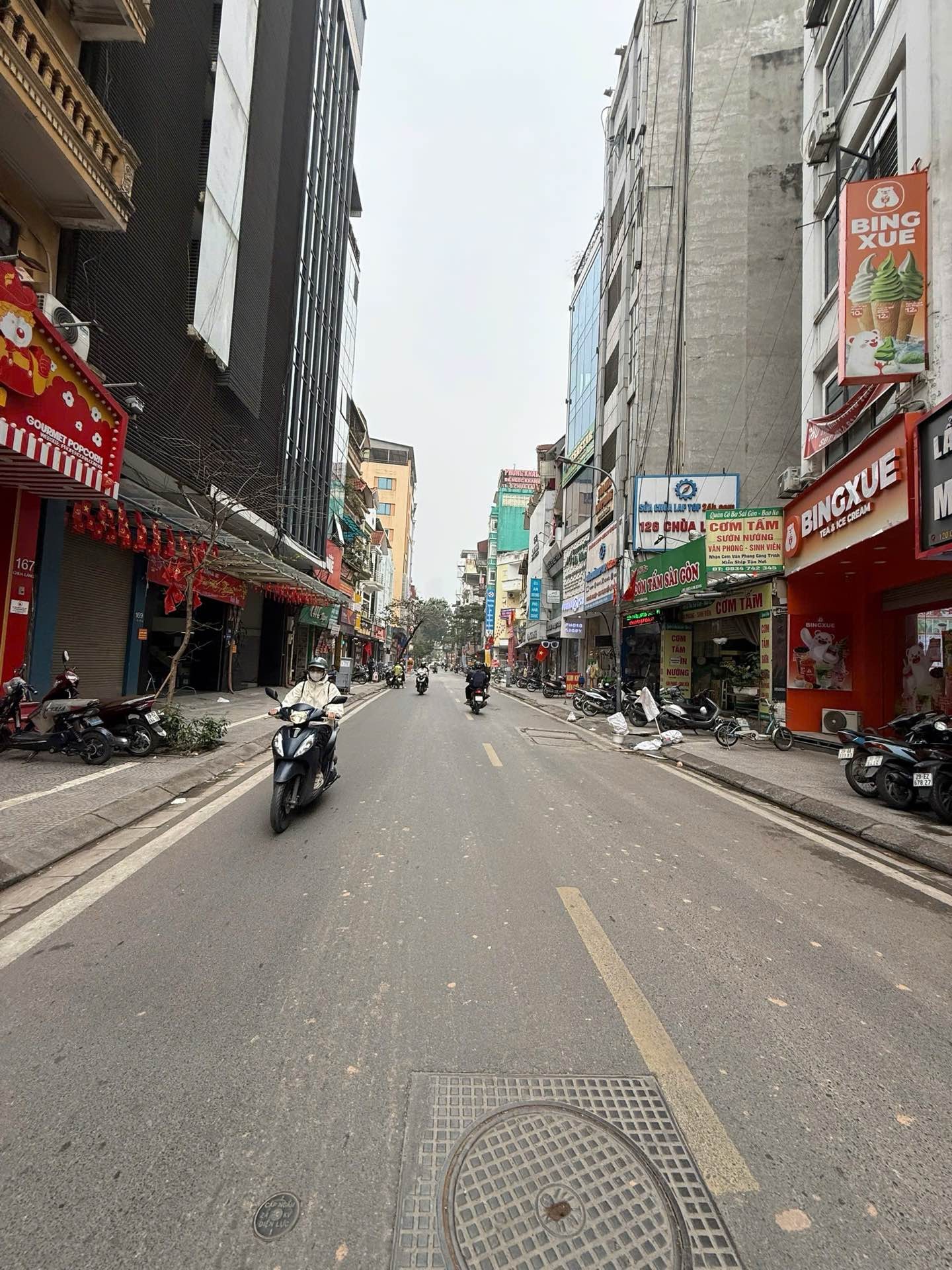 Bán nhà Chùa Láng - diện tích 135.2m2 5 tầng - MẶT PHỐ - KINH DOANH - VỈA HÈ - HIẾM - giá 73 tỷ