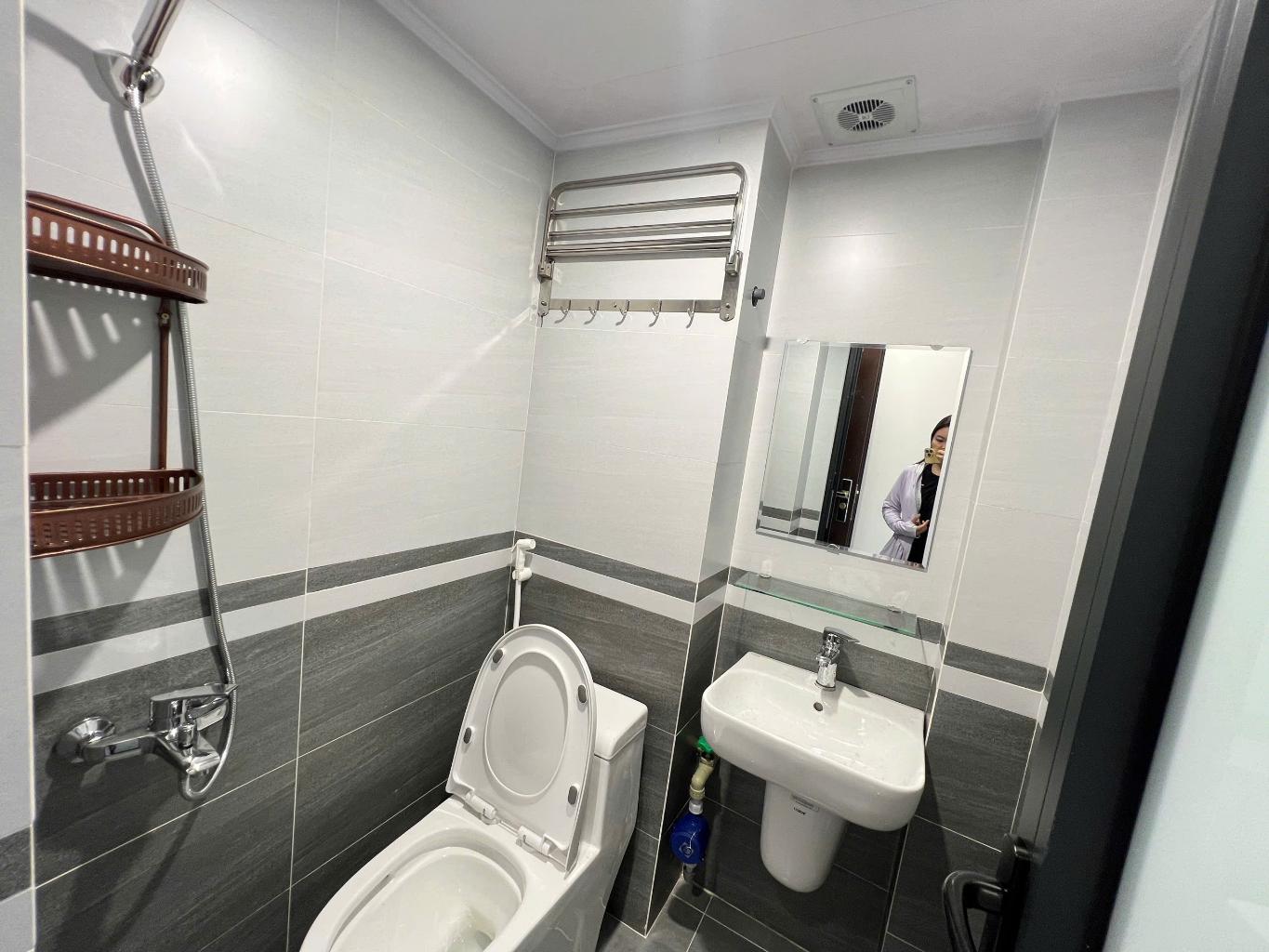 Bán nhà Lê Trọng Tấn - diện tích 60m2 8 tầng - TÒA CCMN MỚI TINH THANG MÁY - giá 32 tỷ