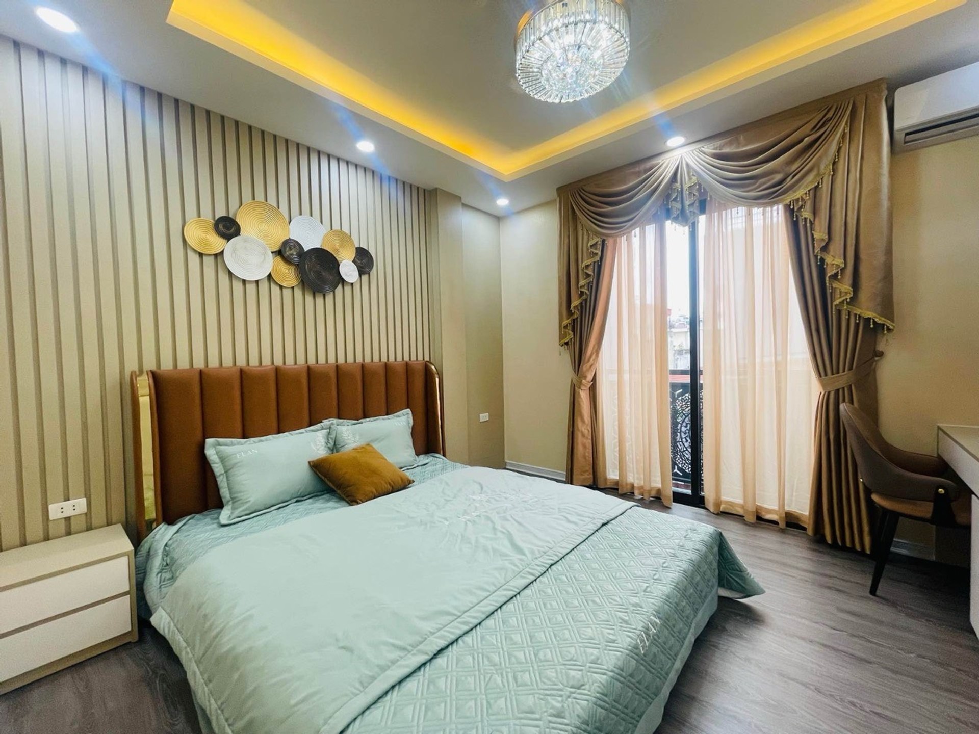 Bán nhà Hoàng Mai - diện tích 31m2 8 tầng - Thang máy, nội thất xịn sò - giá 9,5 tỷ