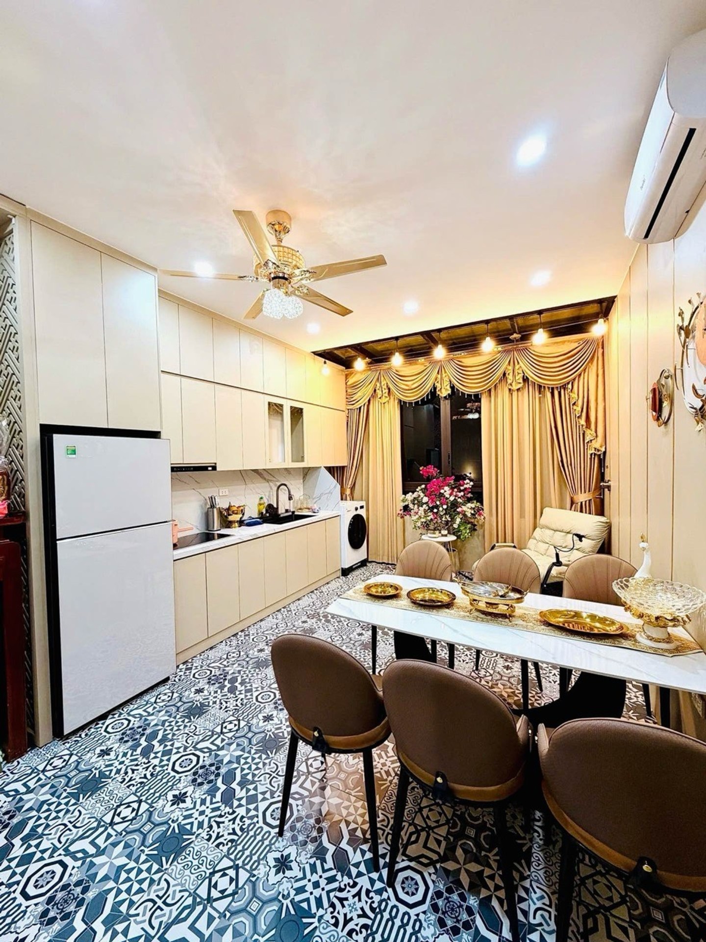 Bán nhà Hoàng Mai - diện tích 31m2 8 tầng - Thang máy, nội thất xịn sò - giá 9,5 tỷ