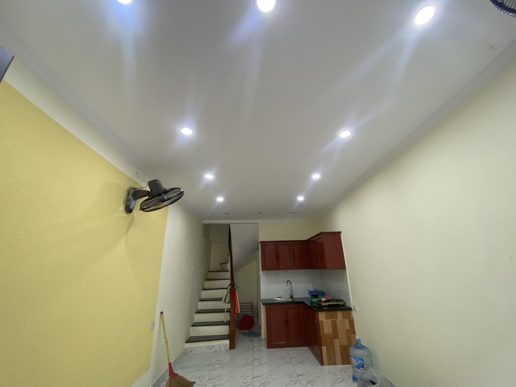 Bán nhà Định Công Hạ - diện tích 24m2 3 tầng - Ô tô tránh - giá 2,15 tỷ
