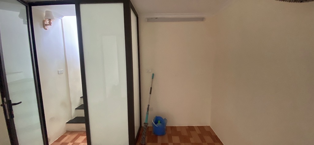 Bán nhà Định Công Hạ - diện tích 24m2 3 tầng - Ô tô tránh - giá 2,15 tỷ