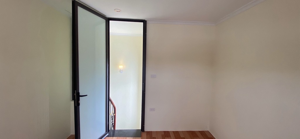 Bán nhà Định Công Hạ - diện tích 24m2 3 tầng - Ô tô tránh - giá 2,15 tỷ