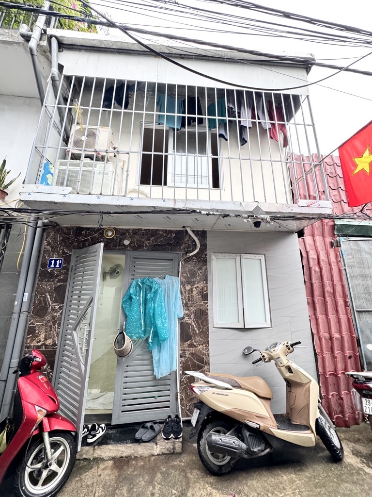 Bán nhà Nguyễn Chính - diện tích 40m2 2 tầng - ô tô đỗ cửa - giá 2,5 tỷ