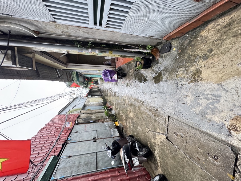 Bán nhà Nguyễn Chính - diện tích 40m2 2 tầng - ô tô đỗ cửa - giá 2,5 tỷ