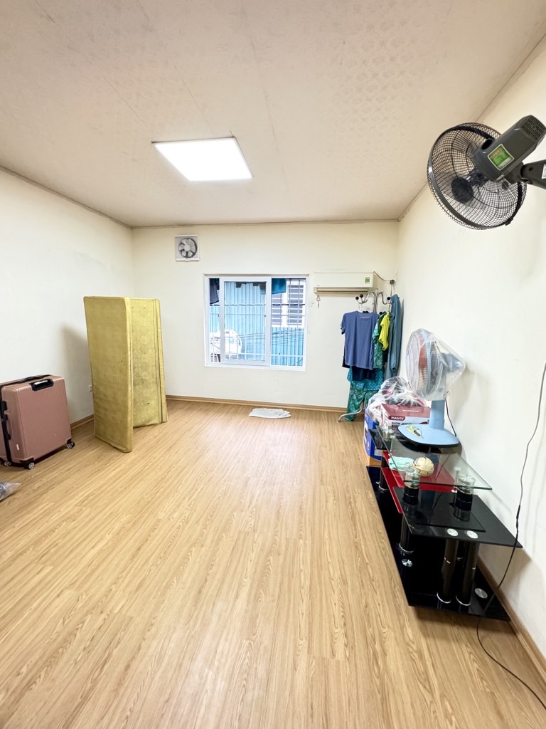 Bán nhà Nguyễn Chính - diện tích 40m2 2 tầng - ô tô đỗ cửa - giá 2,5 tỷ