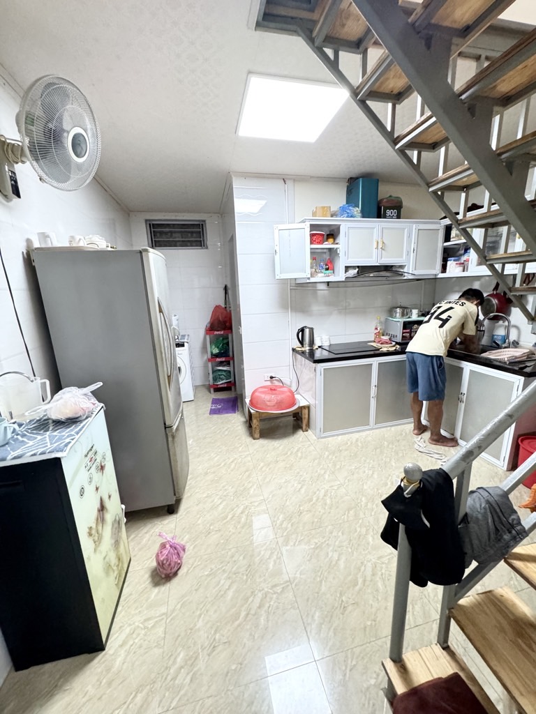 Bán nhà Nguyễn Chính - diện tích 40m2 2 tầng - ô tô đỗ cửa - giá 2,5 tỷ