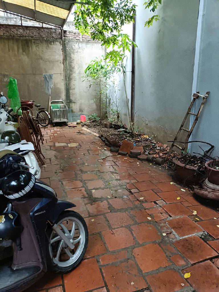Bán nhà Minh Khai - diện tích 140m2 2 tầng - Nhà cũ, cách ô tô 10m - giá 23,5 tỷ