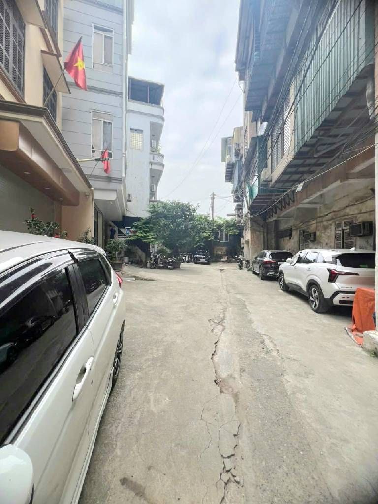 Bán nhà Trương Định - diện tích 30m2 1 tầng - Ô tô đỗ chân cầu thang - giá 3,5 tỷ