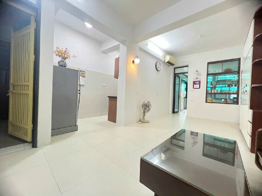 Bán nhà Trương Định - diện tích 30m2 1 tầng - Ô tô đỗ chân cầu thang - giá 3,5 tỷ