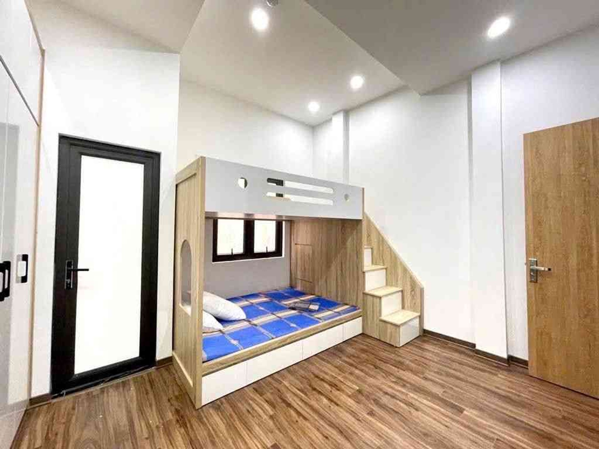 Bán nhà Láng - diện tích 58m2 5 tầng - Nhà đẹp, thang máy - giá 12,2 tỷ