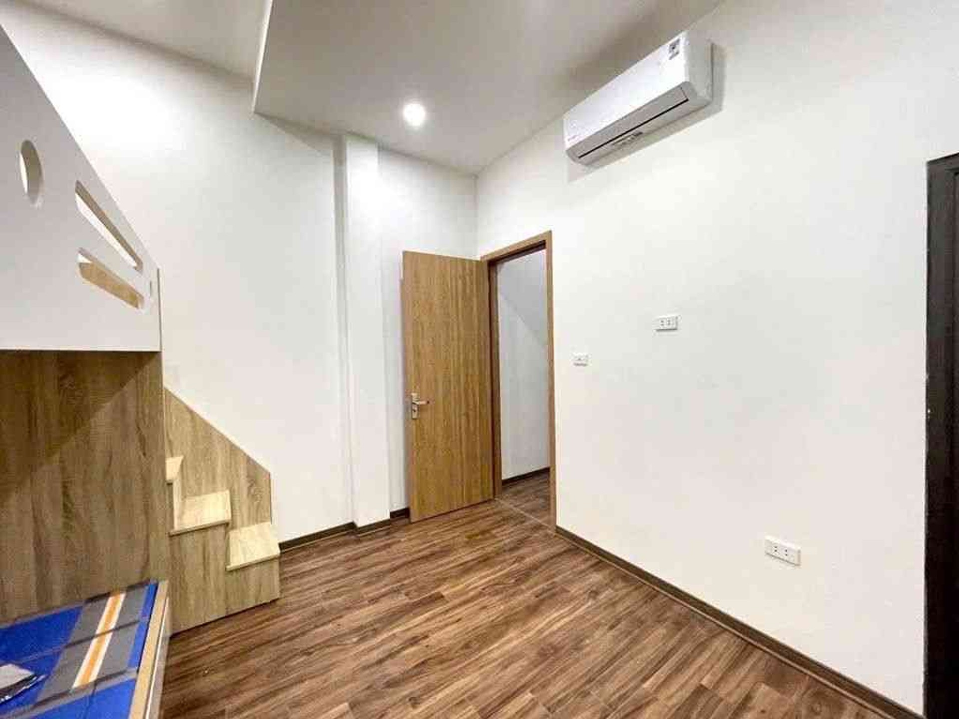 Bán nhà Láng - diện tích 58m2 5 tầng - Nhà đẹp, thang máy - giá 12,2 tỷ