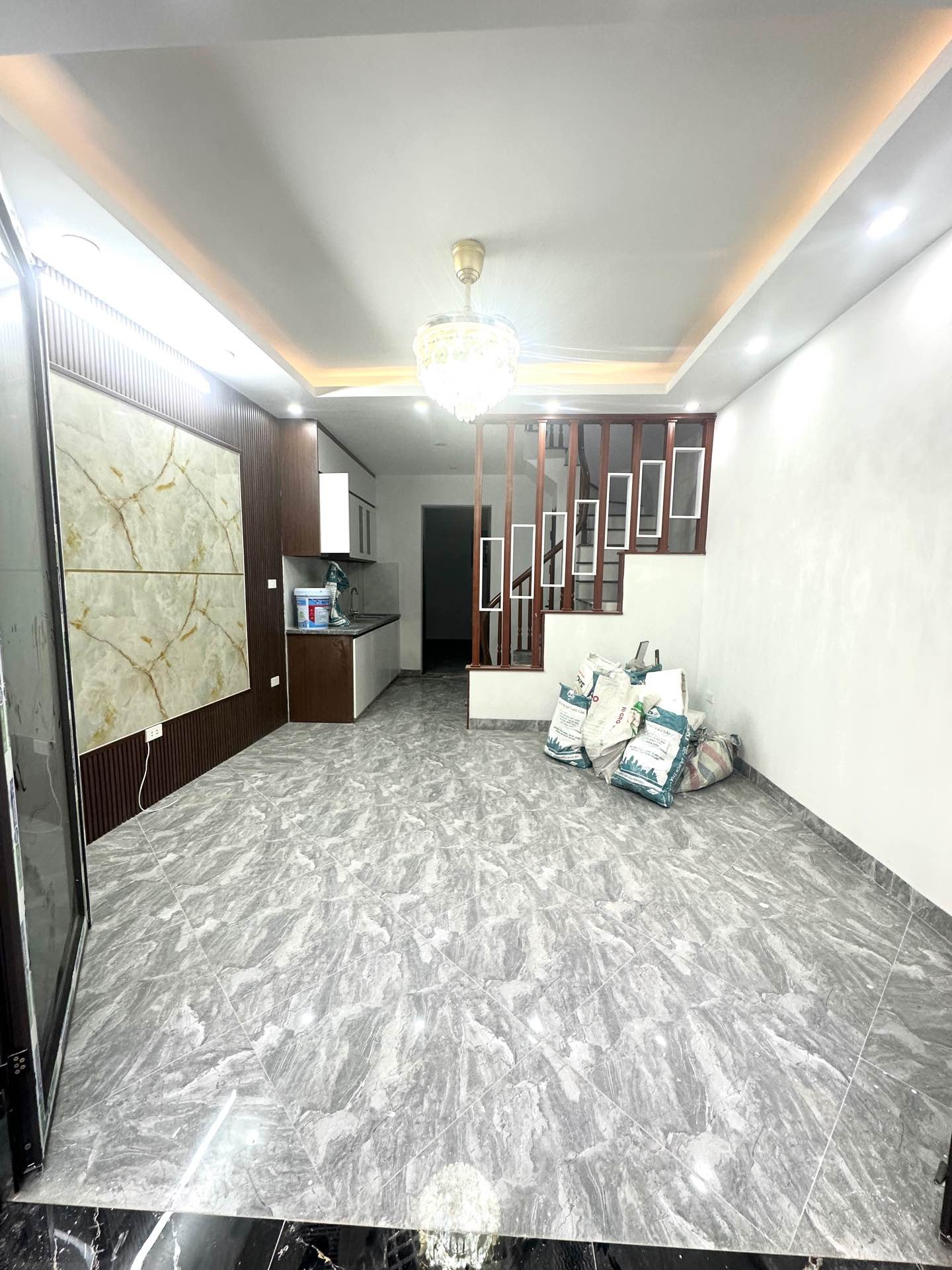 Bán nhà Vĩnh Hưng - diện tích 36m2 2 tầng - ô tô tránh - giá 2,8 tỷ