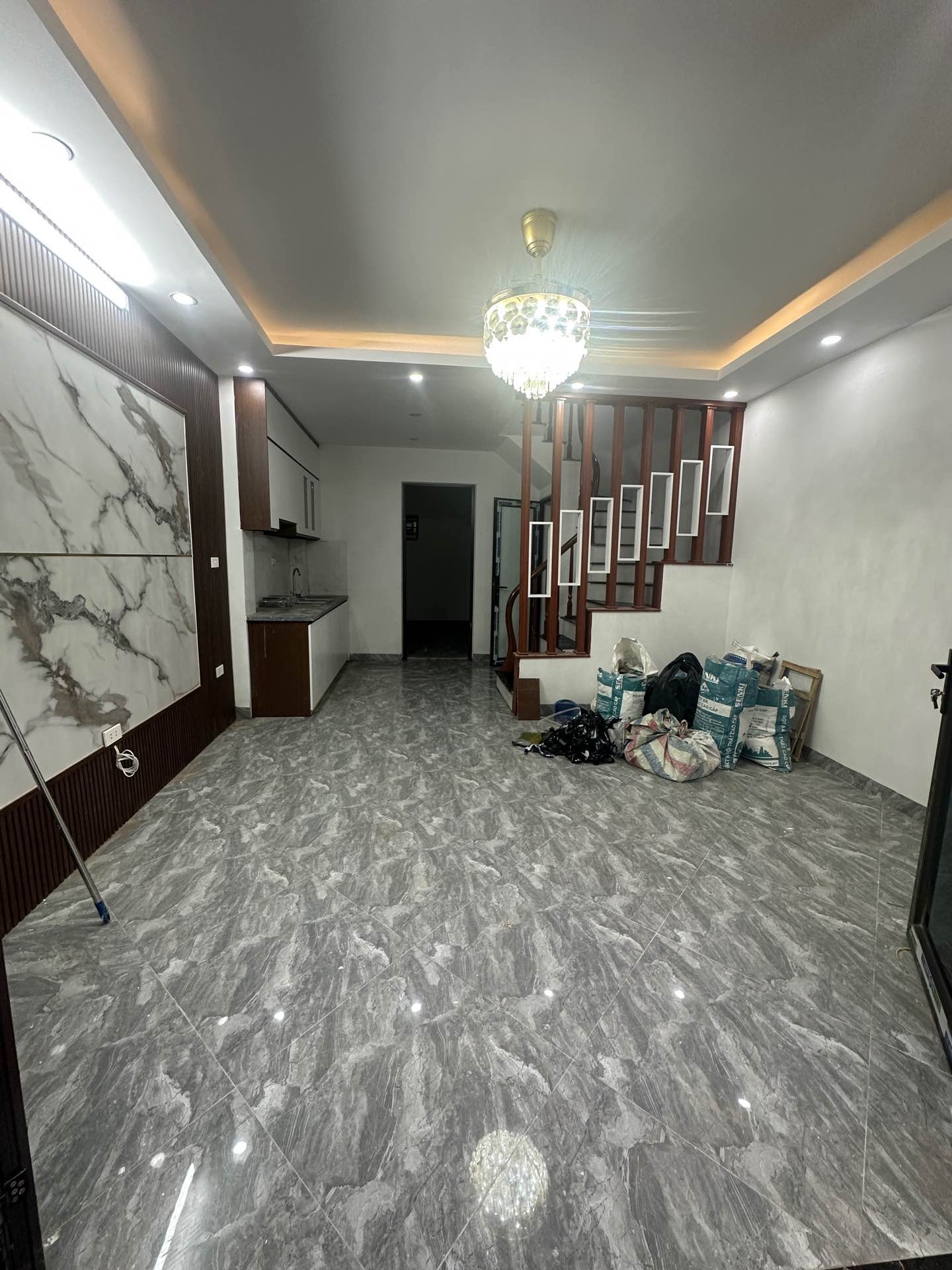 Bán nhà Vĩnh Hưng - diện tích 36m2 2 tầng - ô tô tránh - giá 2,8 tỷ