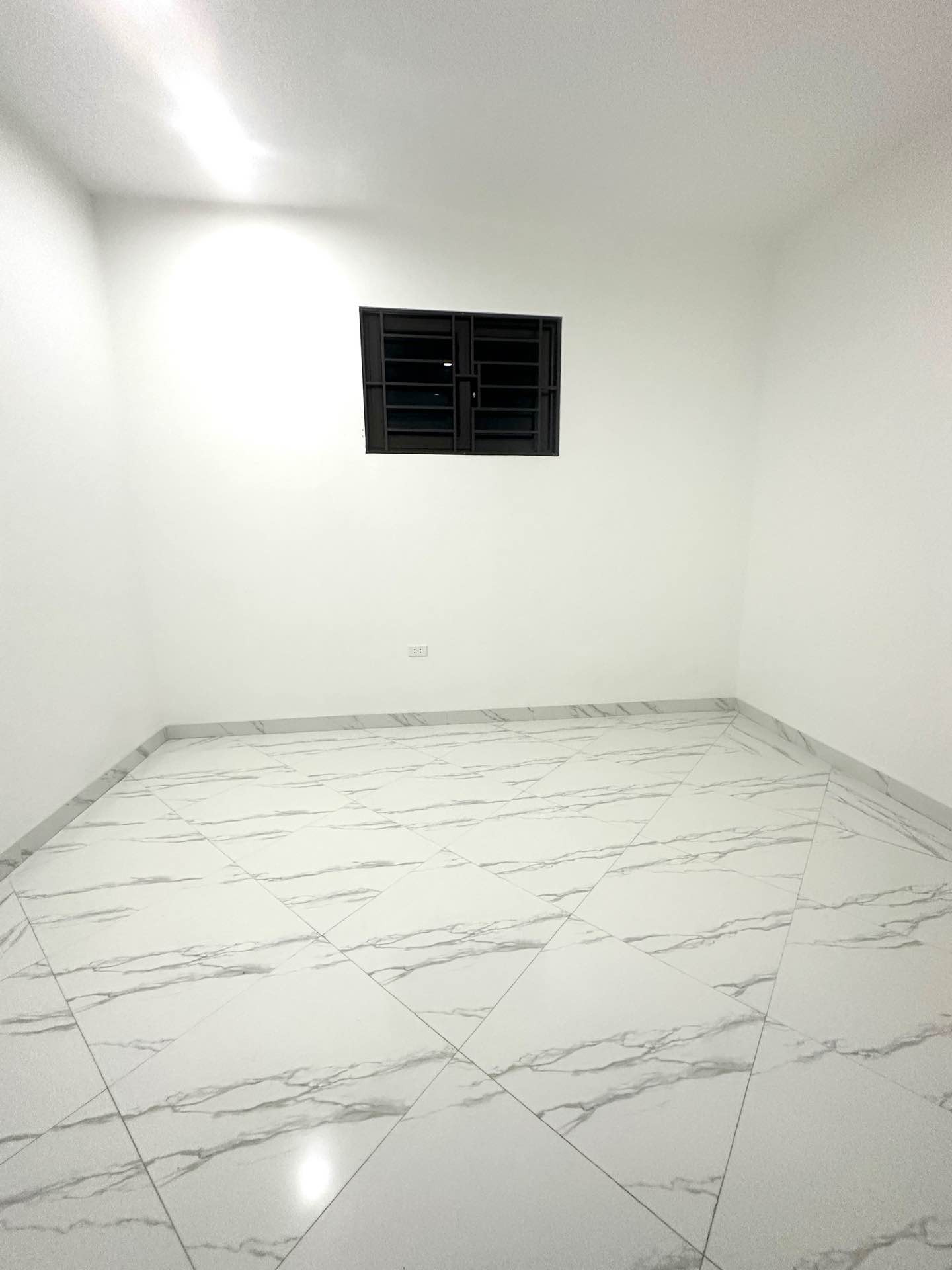 Bán nhà Vĩnh Hưng - diện tích 36m2 2 tầng - ô tô tránh - giá 2,8 tỷ