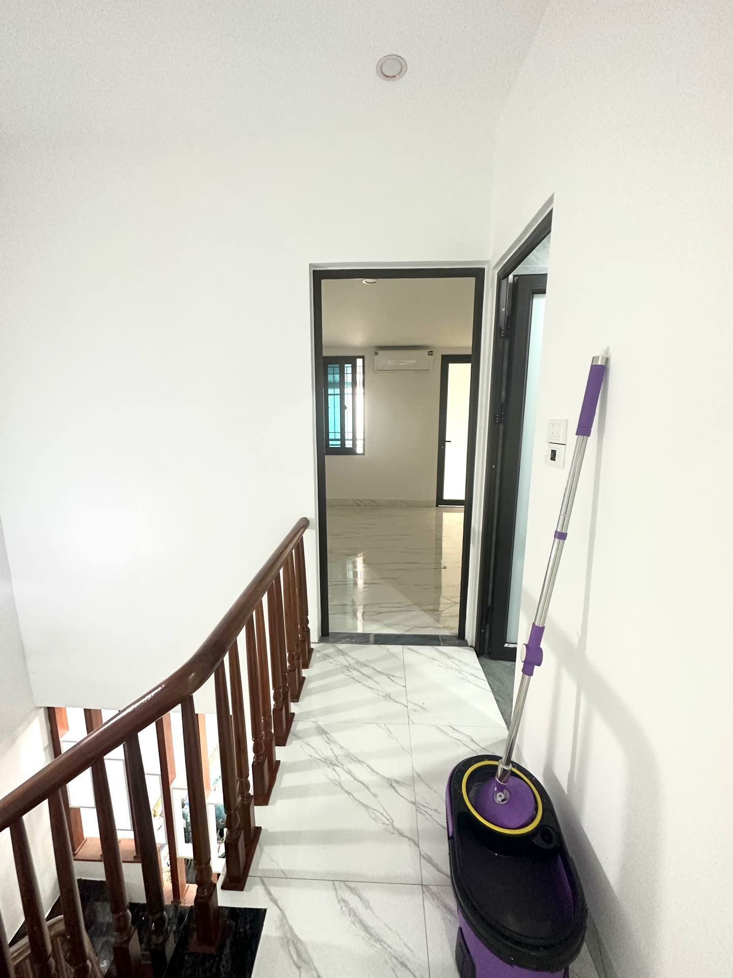 Bán nhà Vĩnh Hưng - diện tích 36m2 2 tầng - ô tô tránh - giá 2,8 tỷ