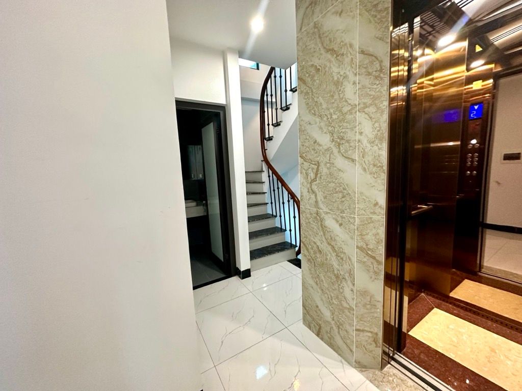 Bán nhà Nguyễn Hy Quang - diện tích 38m2 6 tầng - Mặt phố VIP - giá 31,5 tỷ