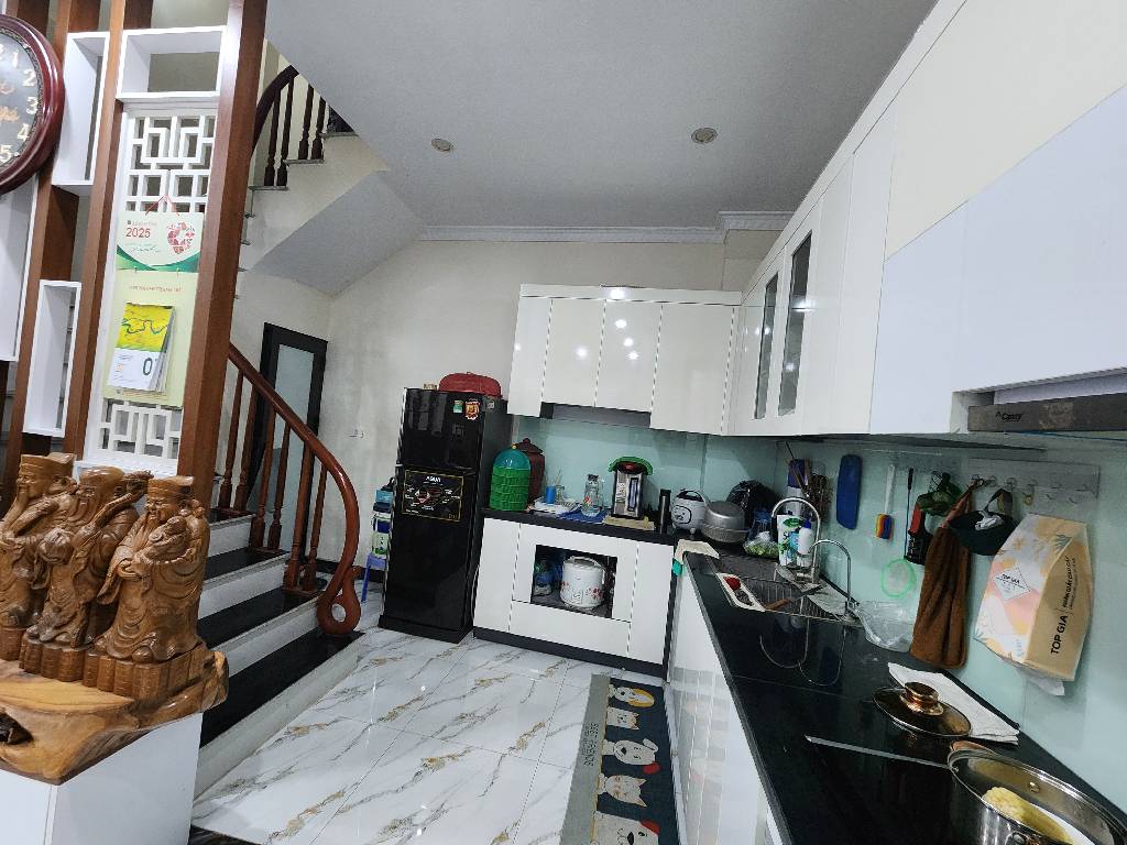 Bán nhà Hoàng Mai - diện tích 44m2 5 tầng - Ô tô nhỏ lùi trước nhà - giá 7,85 tỷ