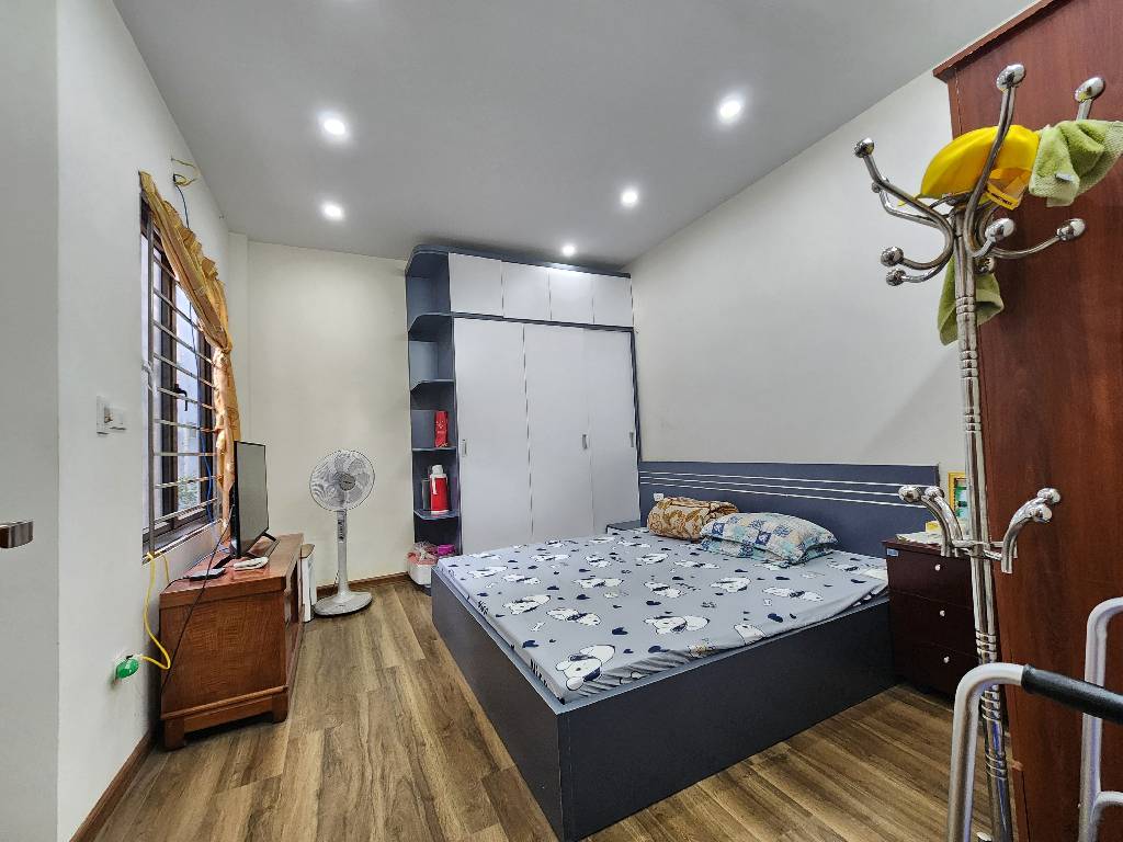 Bán nhà Hoàng Mai - diện tích 44m2 5 tầng - Ô tô nhỏ lùi trước nhà - giá 7,85 tỷ