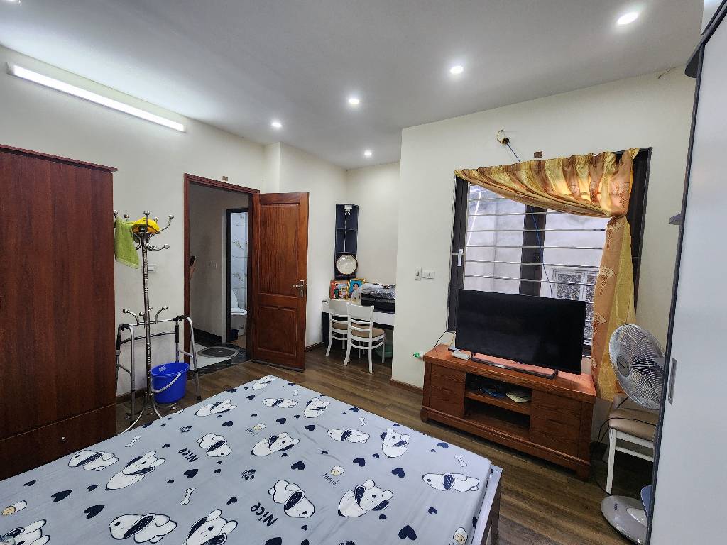 Bán nhà Hoàng Mai - diện tích 44m2 5 tầng - Ô tô nhỏ lùi trước nhà - giá 7,85 tỷ