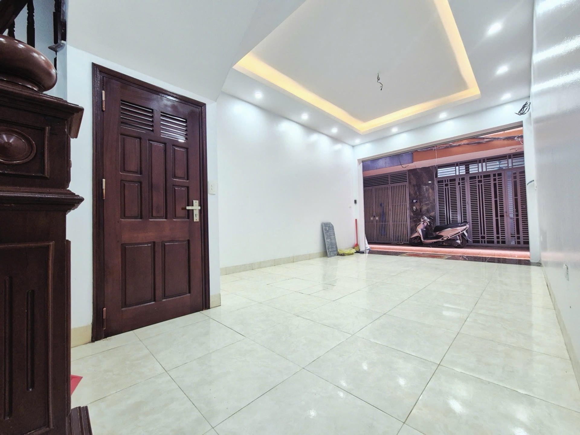 Bán nhà Tựu Liệt - diện tích 52m2 5 tầng - Ô tô đỗ trong nhà - giá 11,9 tỷ