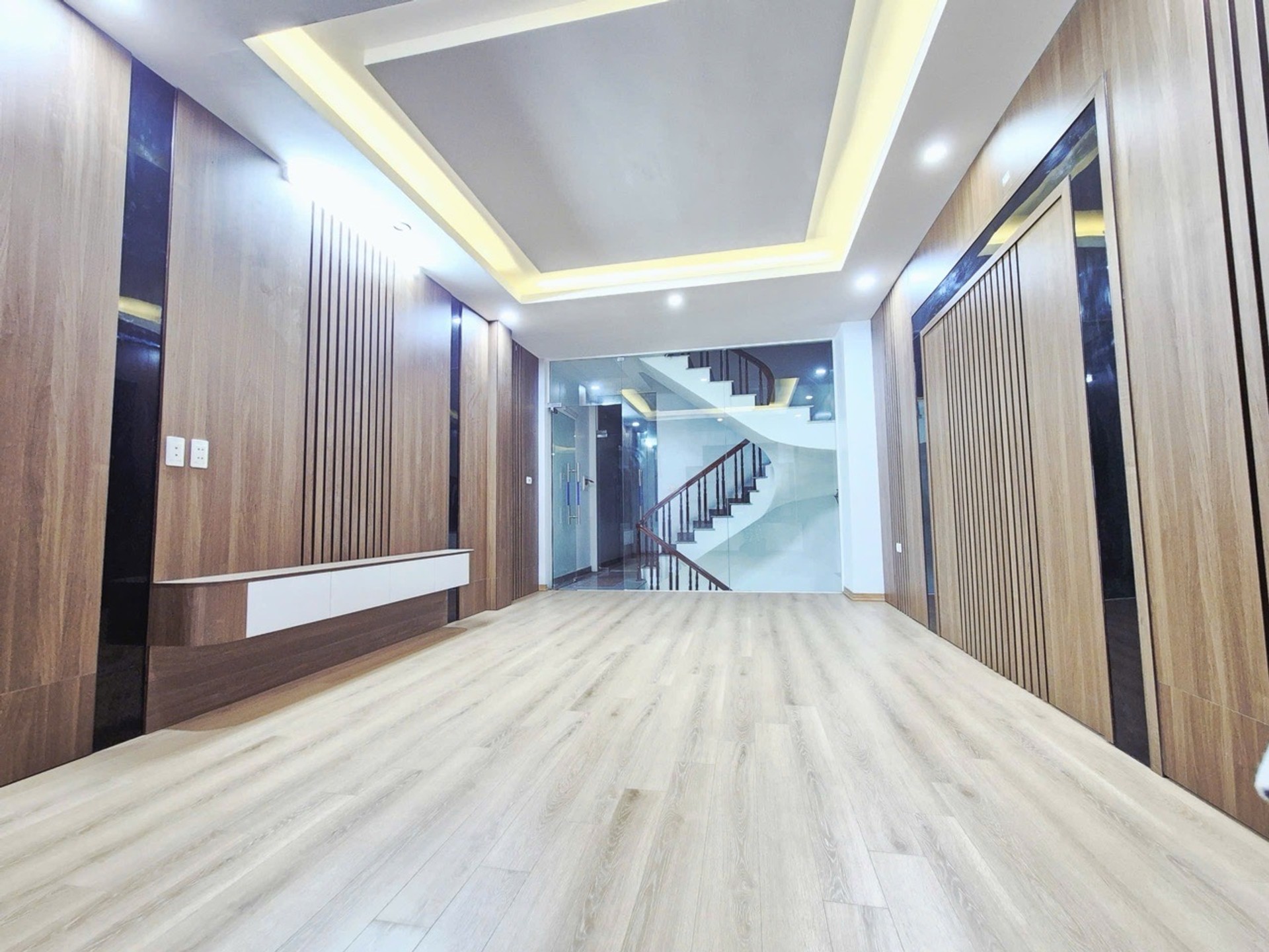 Bán nhà Tựu Liệt - diện tích 52m2 5 tầng - Ô tô đỗ trong nhà - giá 11,9 tỷ