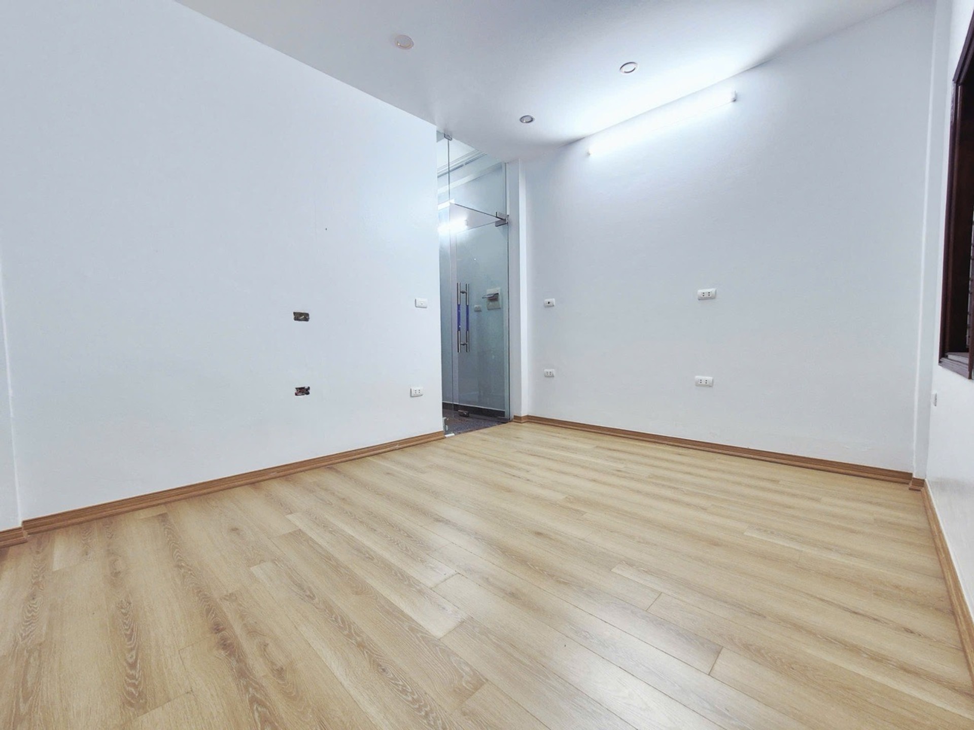 Bán nhà Tựu Liệt - diện tích 52m2 5 tầng - Ô tô đỗ trong nhà - giá 11,9 tỷ