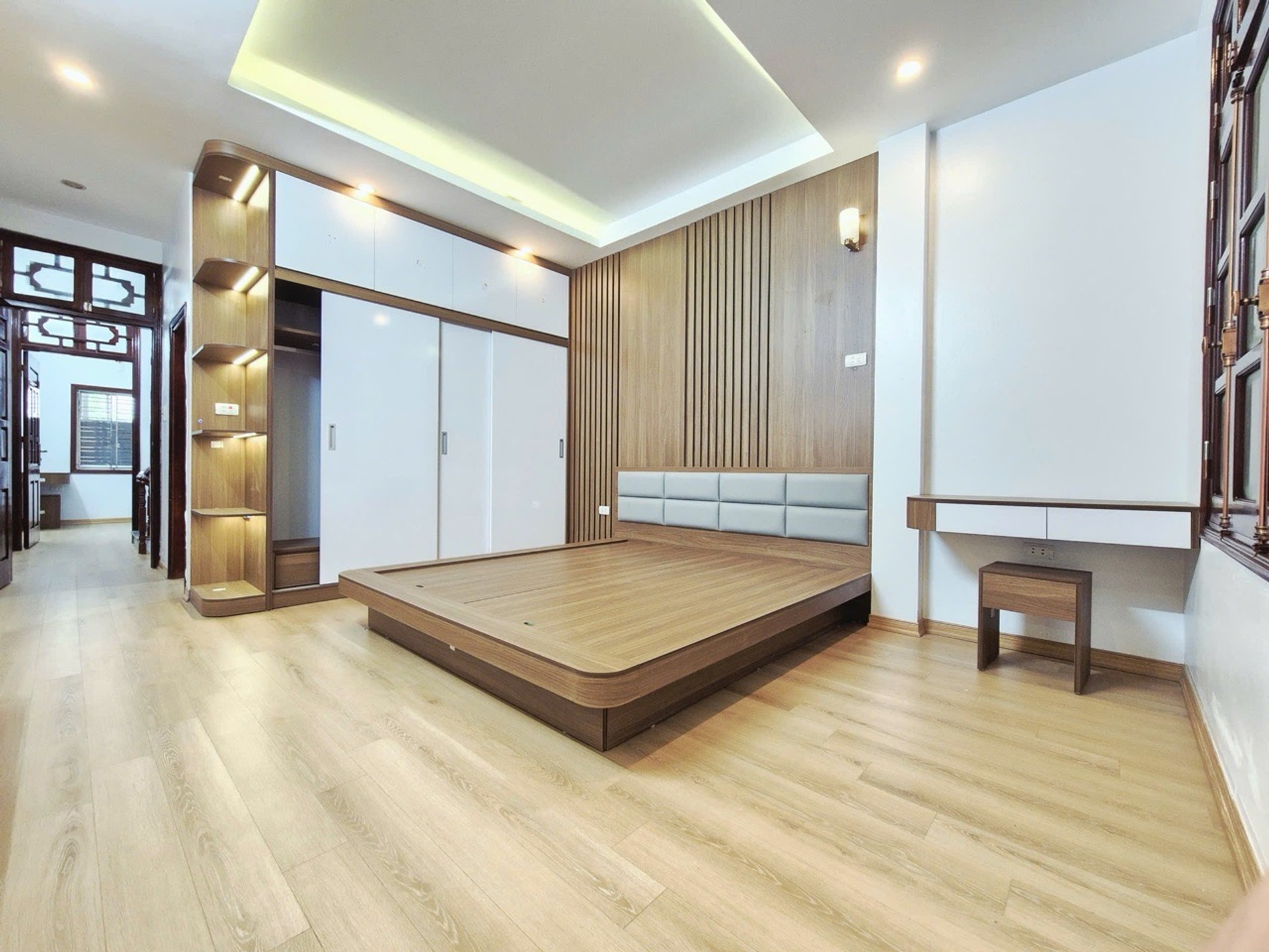 Bán nhà Tựu Liệt - diện tích 52m2 5 tầng - Ô tô đỗ trong nhà - giá 11,9 tỷ