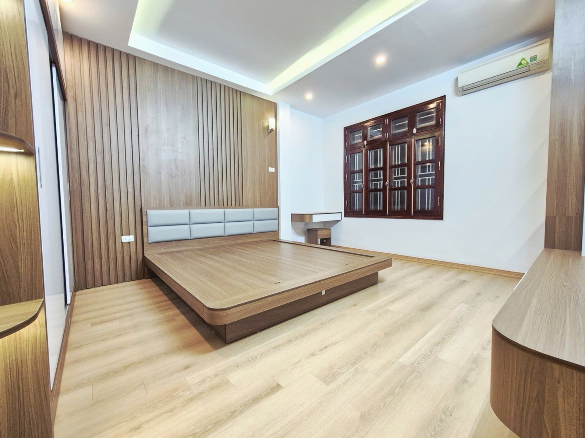Bán nhà Tựu Liệt - diện tích 52m2 5 tầng - Ô tô đỗ trong nhà - giá 11,9 tỷ