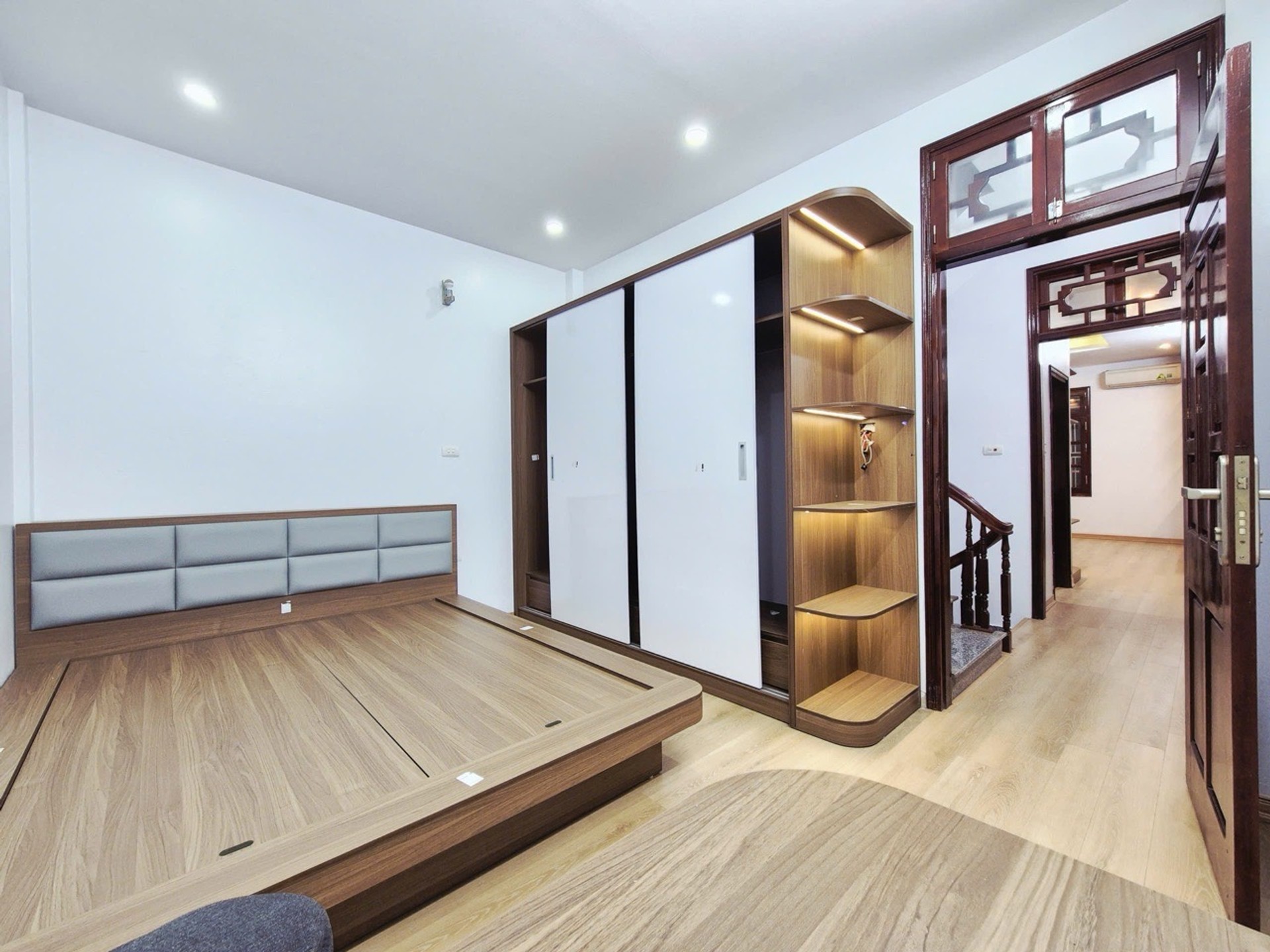 Bán nhà Tựu Liệt - diện tích 52m2 5 tầng - Ô tô đỗ trong nhà - giá 11,9 tỷ