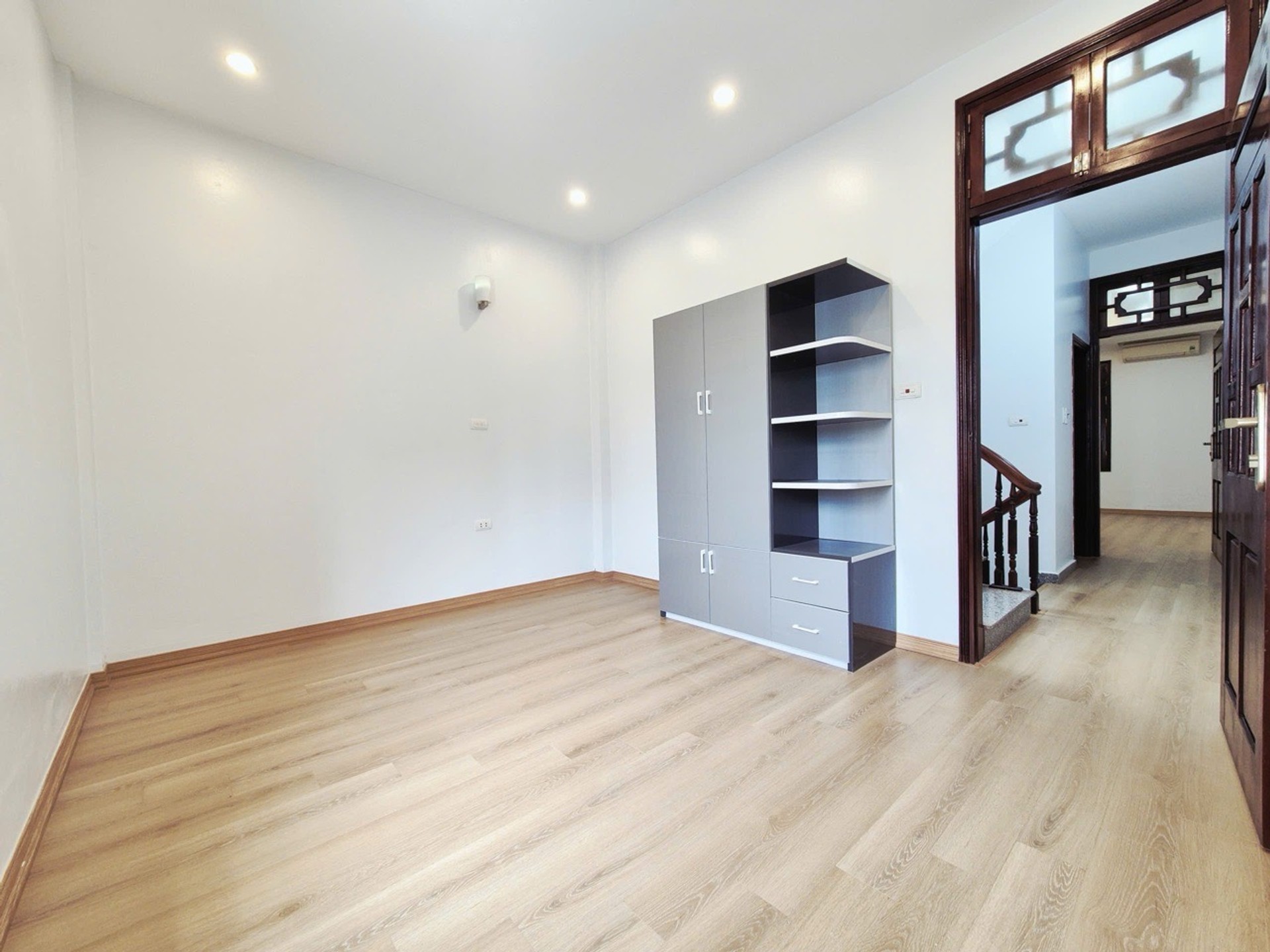Bán nhà Tựu Liệt - diện tích 52m2 5 tầng - Ô tô đỗ trong nhà - giá 11,9 tỷ