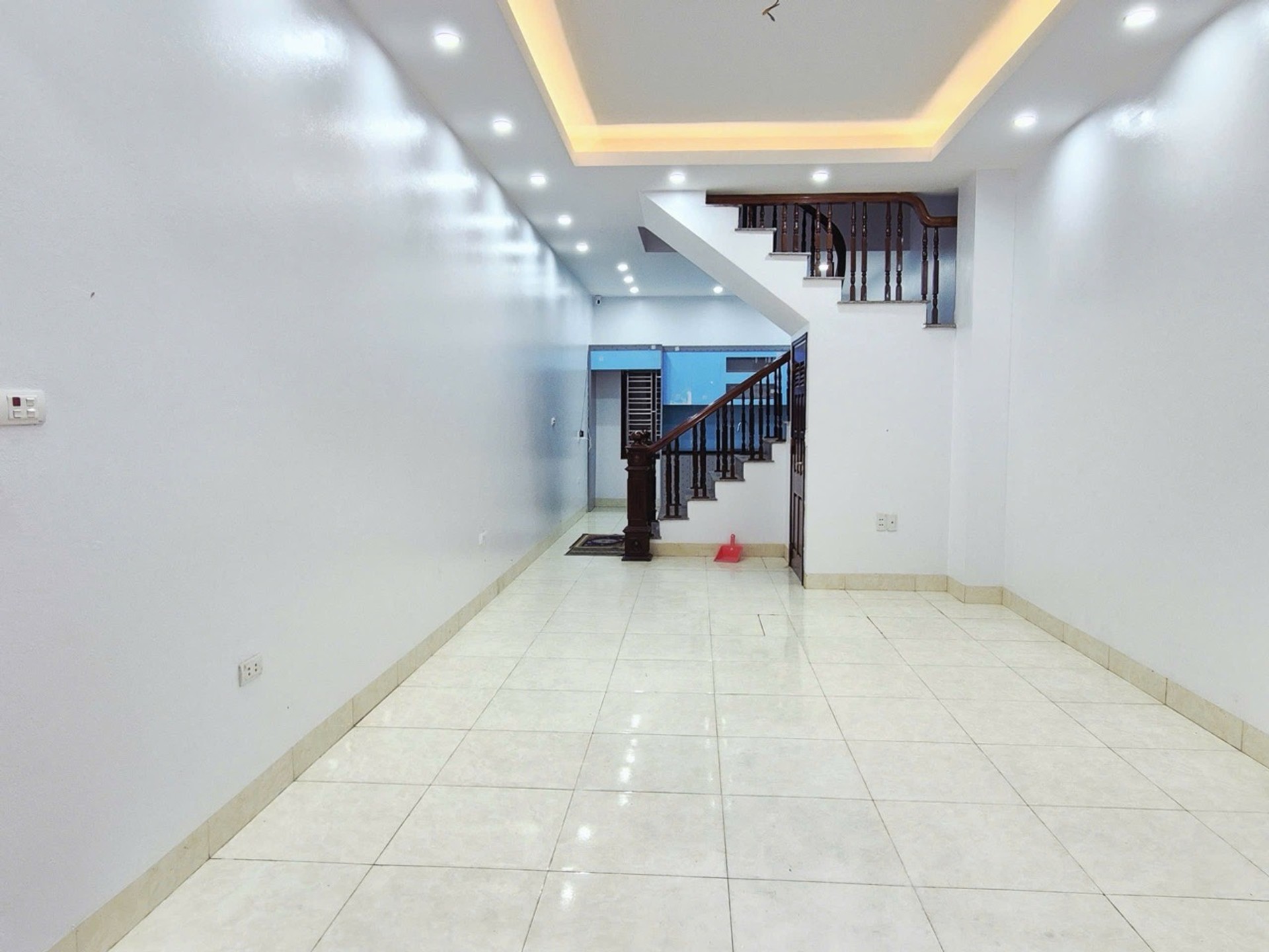 Bán nhà Tựu Liệt - diện tích 52m2 5 tầng - Ô tô đỗ trong nhà - giá 11,9 tỷ
