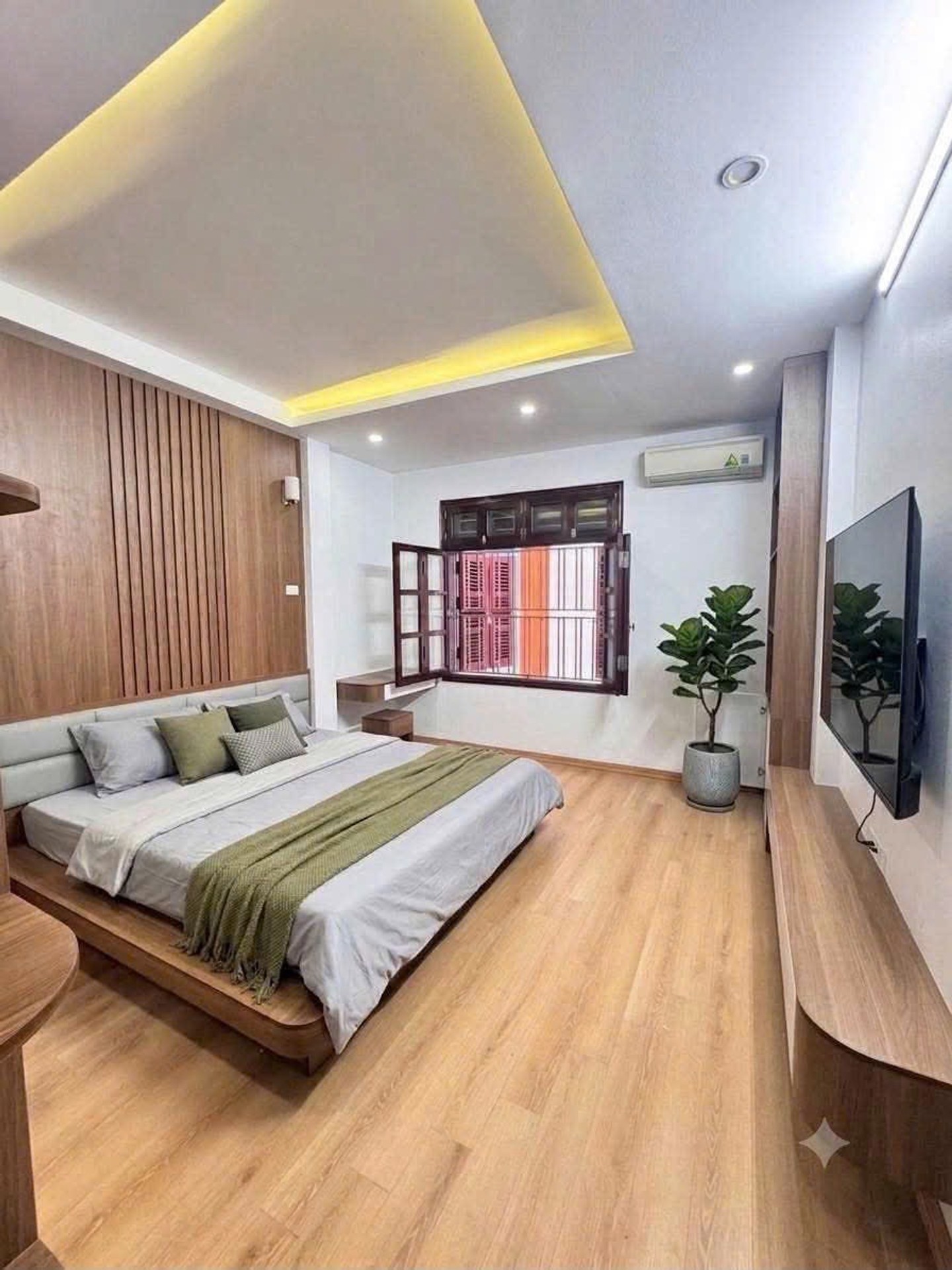 Bán nhà Tựu Liệt - diện tích 52m2 5 tầng - Ô tô đỗ trong nhà - giá 11,9 tỷ