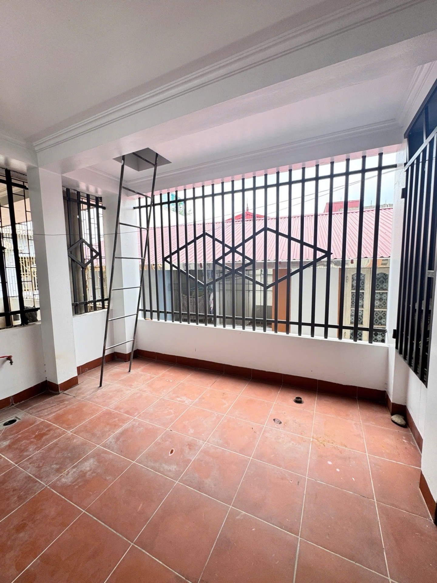 Bán nhà Tựu Liệt - diện tích 52m2 5 tầng - Ô tô đỗ trong nhà - giá 11,9 tỷ