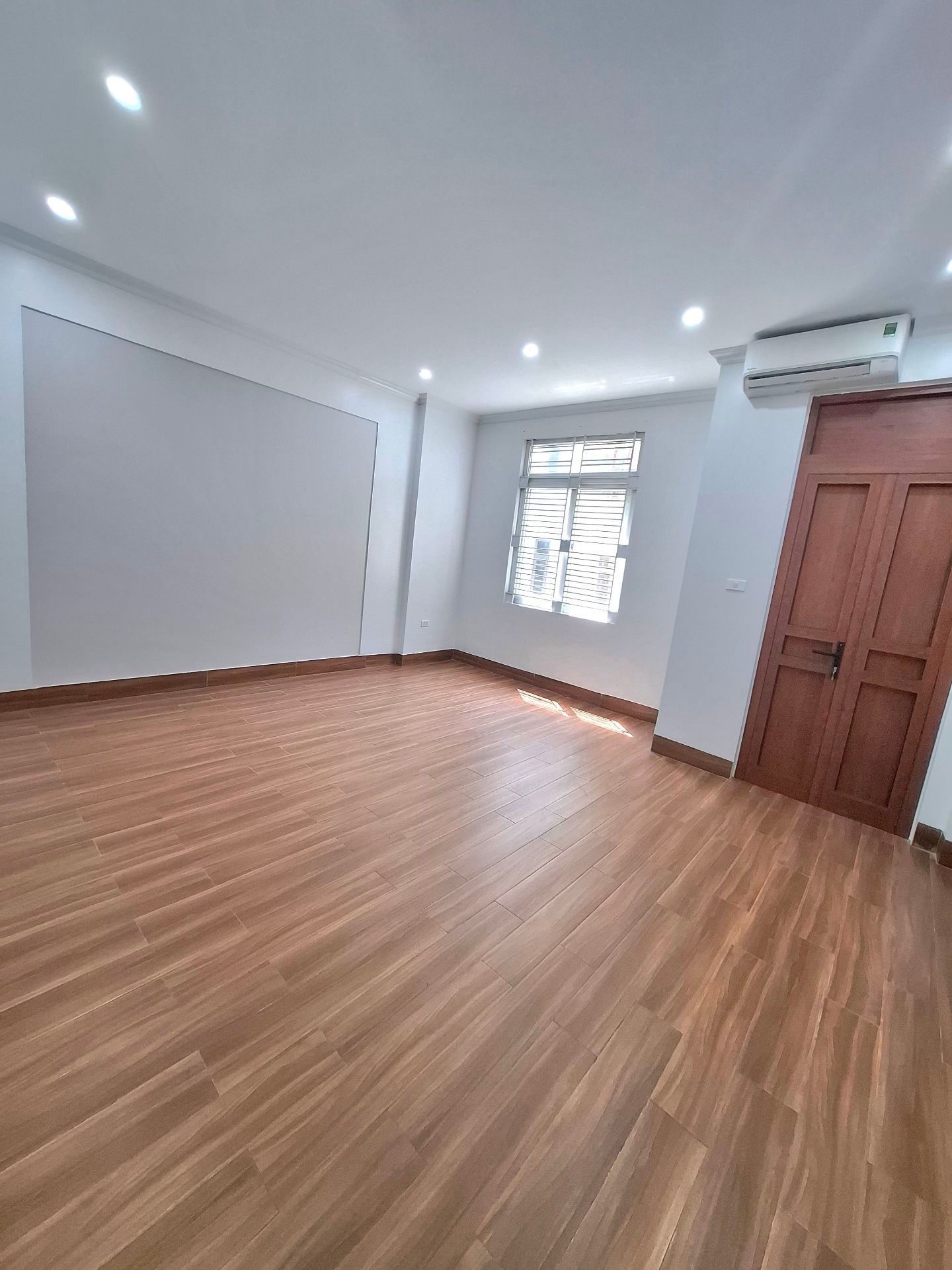 Bán nhà Khuất Duy Tiến - diện tích 58m2 5 tầng - Mặt ngõ ô tô tránh - giá 27 tỷ