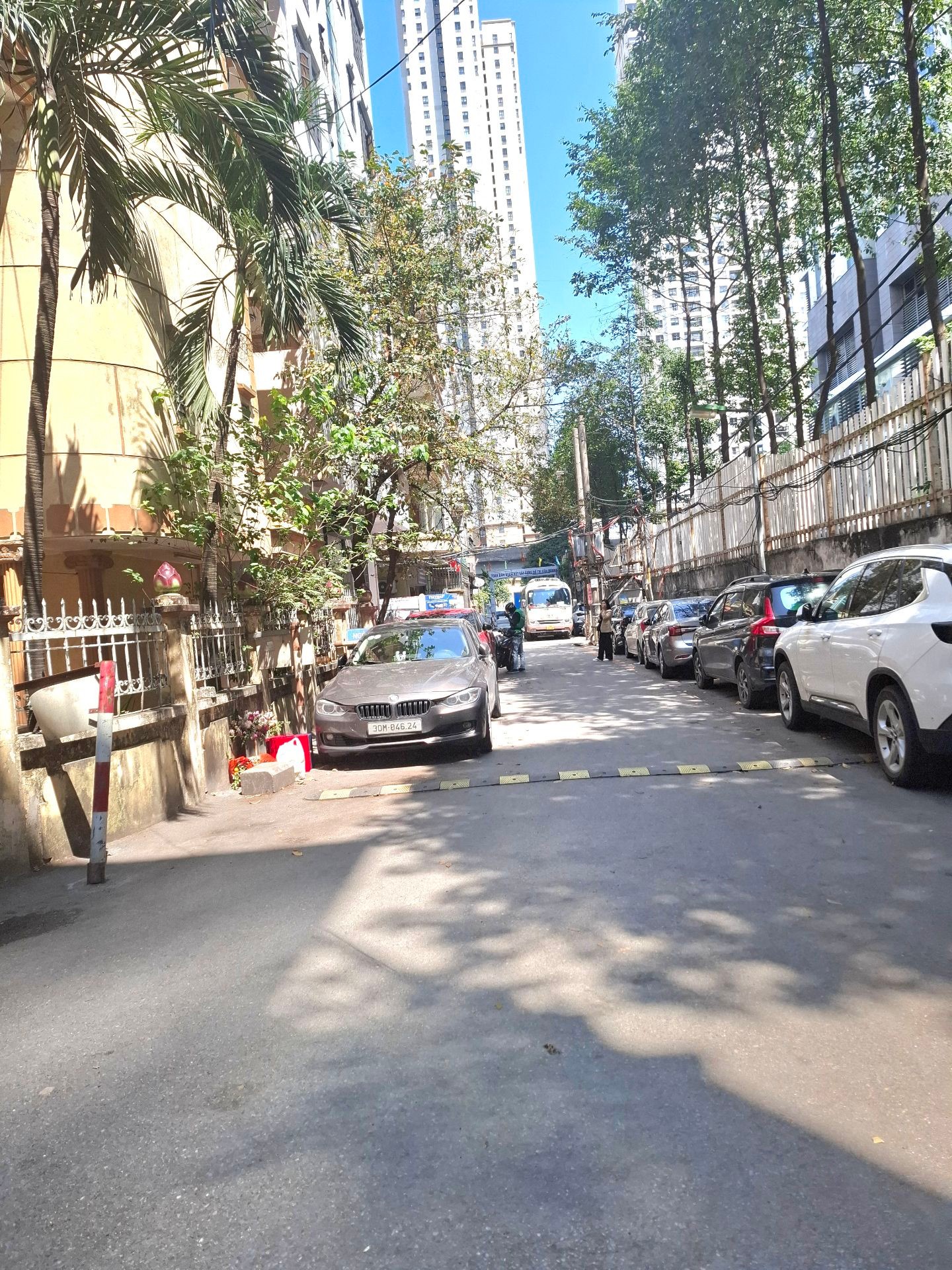 Bán nhà Khuất Duy Tiến - diện tích 58m2 5 tầng - Mặt ngõ ô tô tránh - giá 27 tỷ