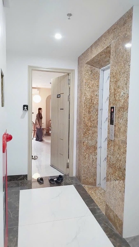 Bán nhà Thổ Quan - diện tích 115m2 7 tầng - Ô tô vào nhà - giá 35 tỷ