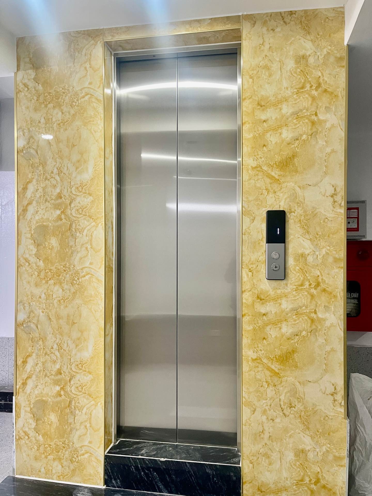 Bán nhà Ngõ Trại Cá - diện tích 65m2 7 tầng - SIÊU PHẨM CCMN - giá 18,2 tỷ