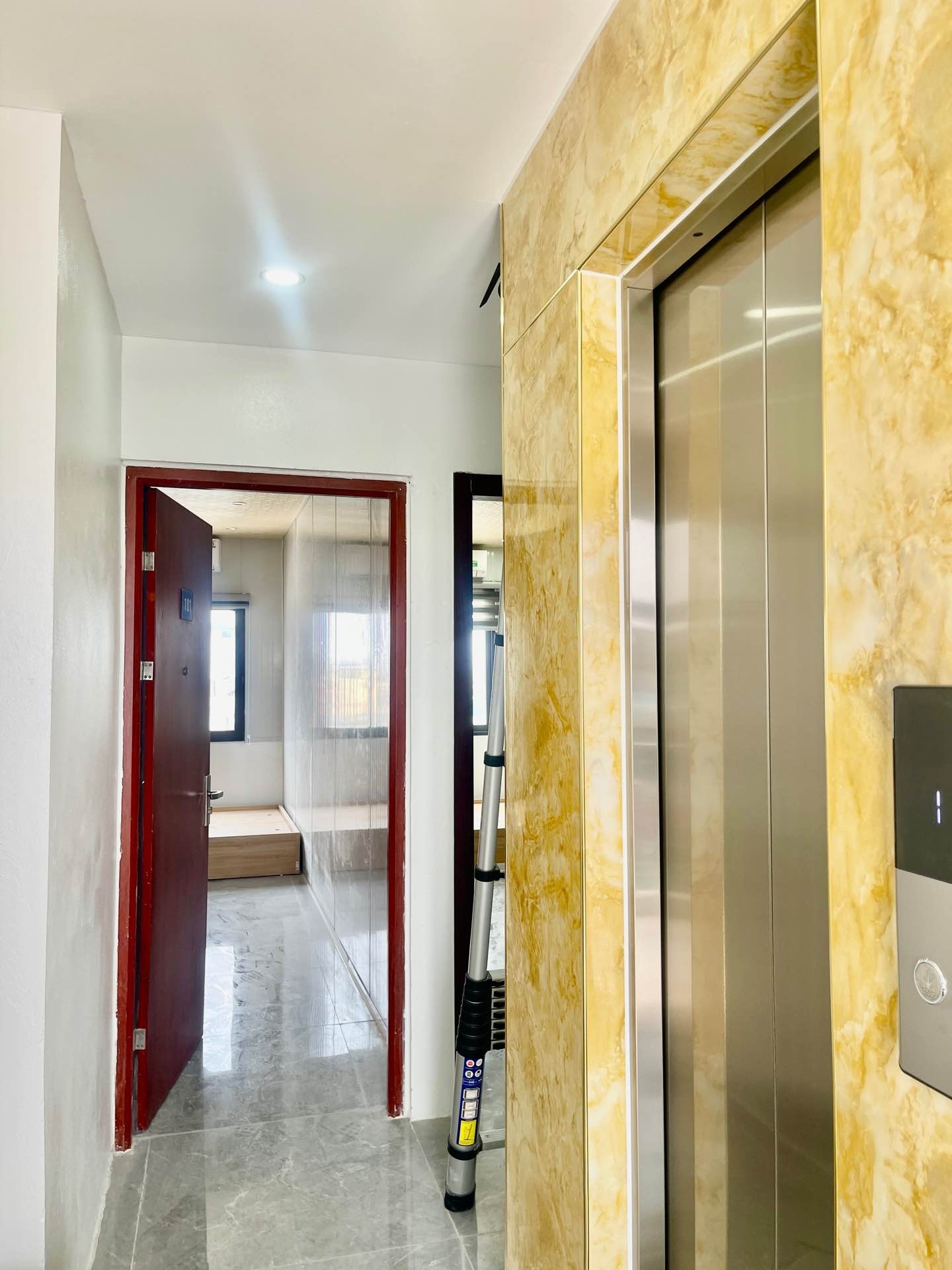 Bán nhà Ngõ Trại Cá - diện tích 65m2 7 tầng - SIÊU PHẨM CCMN - giá 18,2 tỷ