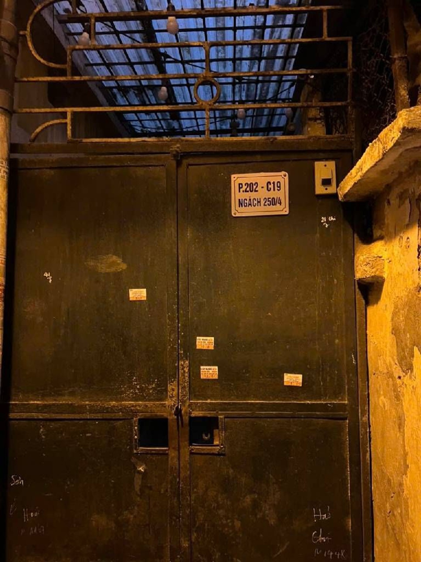 Bán nhà Tân Mai - diện tích 65m2 2 tầng - Ngõ thông, 30m ra ô tô - giá 4,35 tỷ