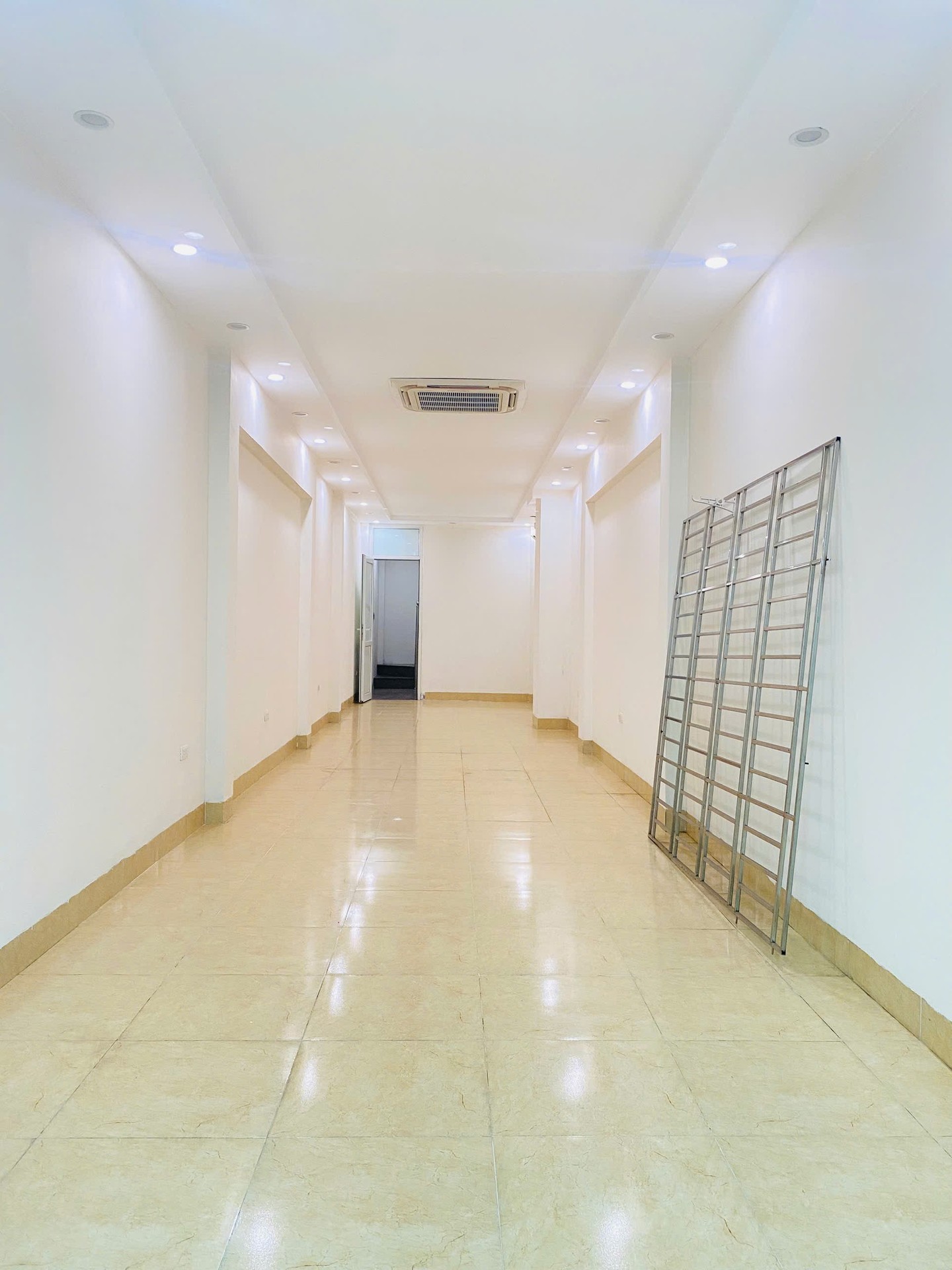 Bán nhà Thái Thịnh - diện tích 62m2 6 tầng - Kinh doanh đỉnh cao - giá 29,8 tỷ