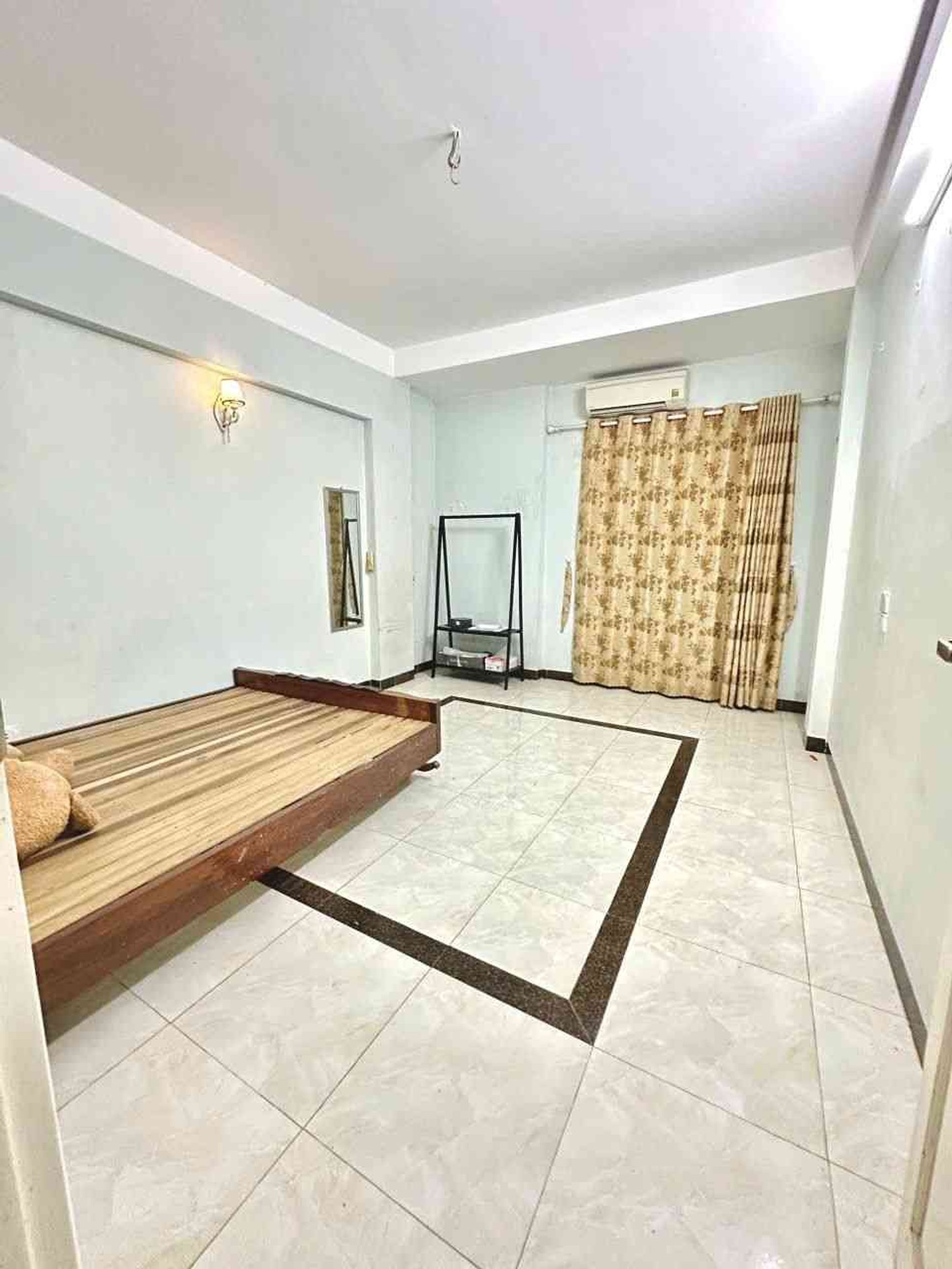 Bán nhà Lĩnh Nam - diện tích 30m2 5 tầng - ô tô đỗ cửa - giá 6,5 tỷ