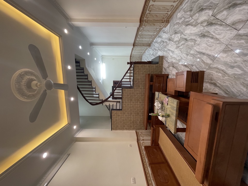 Bán nhà Định Công Thượng - diện tích 30m2 2 tầng - Ô tô tránh - giá 2,55 tỷ