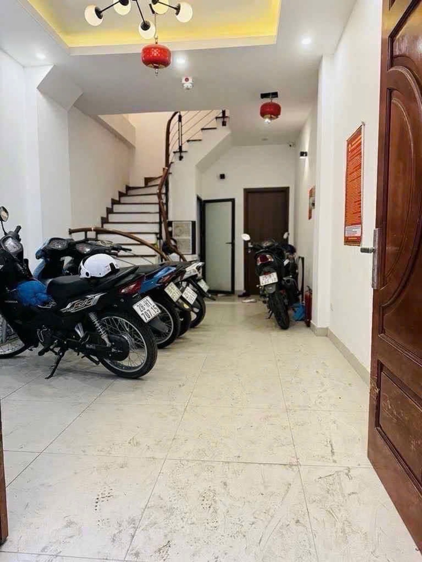 Bán nhà Trường Chinh - diện tích 38m2 5 tầng - Ngõ rộng thông thoáng gần phố - giá 11 tỷ