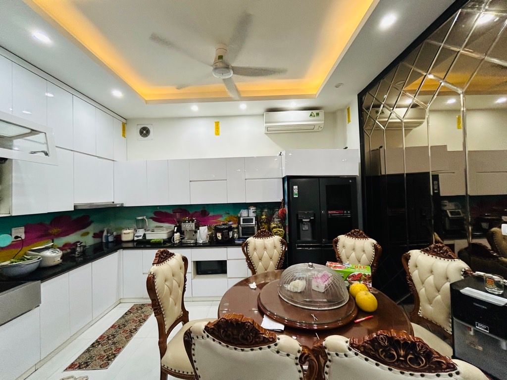Bán nhà Yên Lạc - diện tích 47m2 5 tầng - Lô góc, thang máy - giá 15,5 tỷ