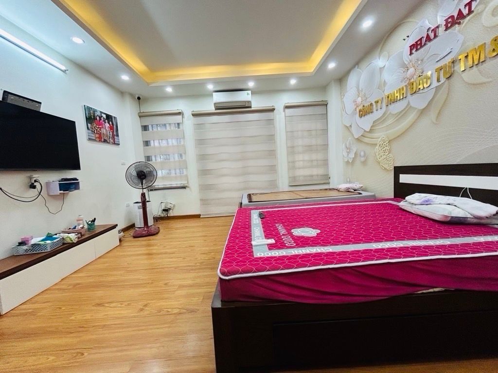 Bán nhà Yên Lạc - diện tích 47m2 5 tầng - Lô góc, thang máy - giá 15,5 tỷ
