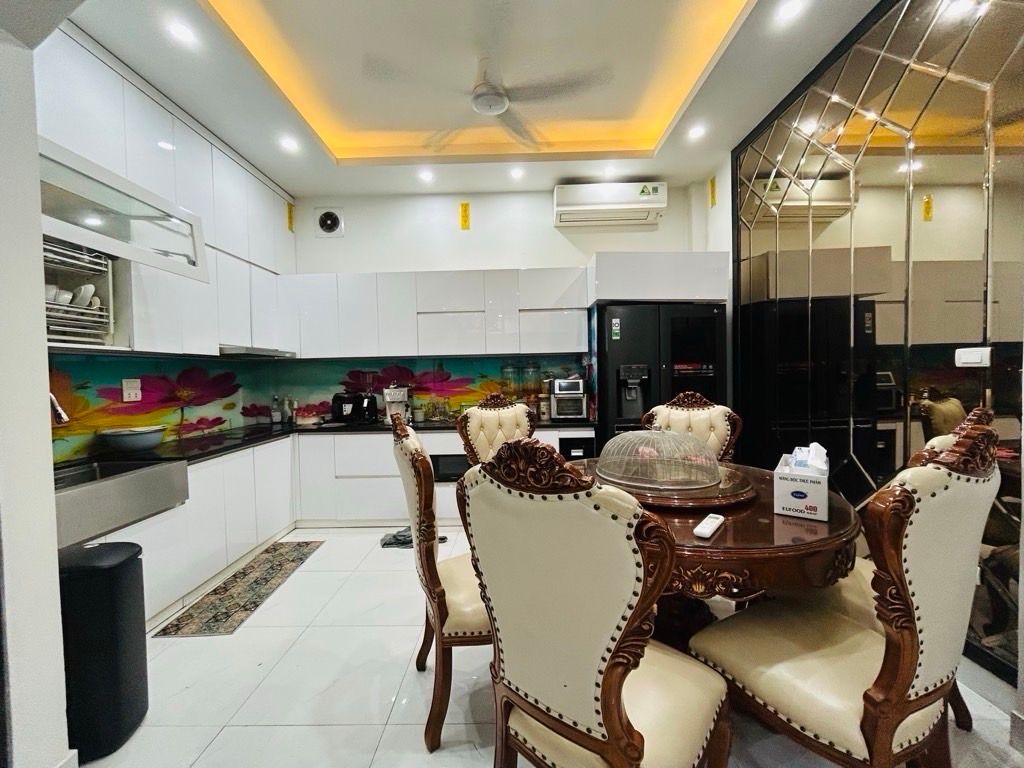 Bán nhà Yên Lạc - diện tích 47m2 5 tầng - Lô góc, thang máy - giá 15,5 tỷ