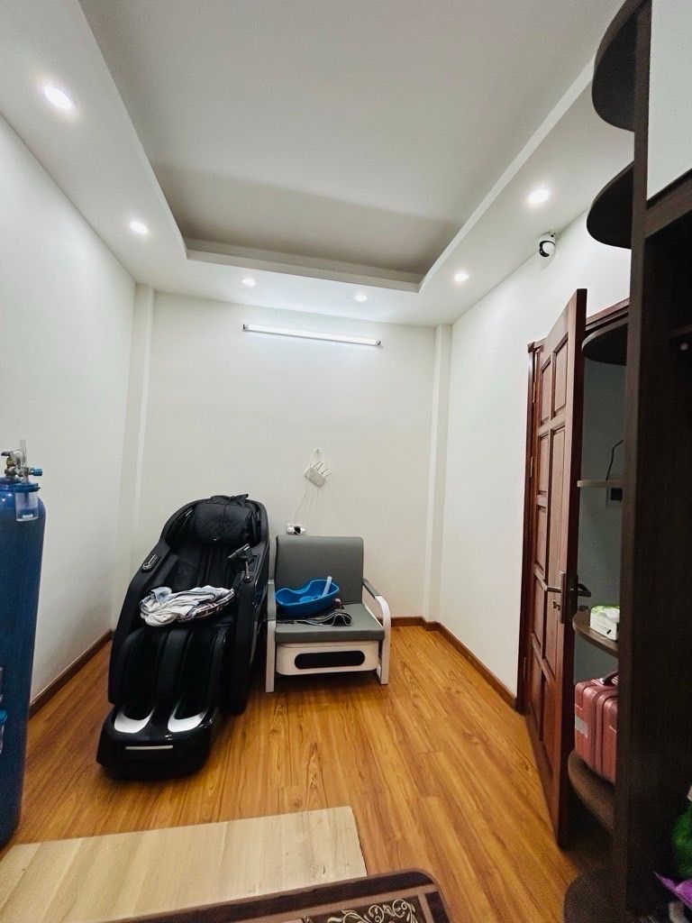 Bán nhà Yên Lạc - diện tích 47m2 5 tầng - Lô góc, thang máy - giá 15,5 tỷ