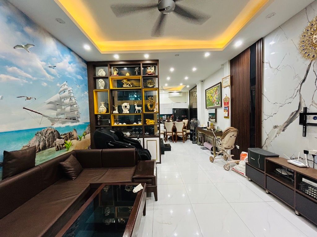 Bán nhà Yên Lạc - diện tích 47m2 5 tầng - Lô góc, thang máy - giá 15,5 tỷ
