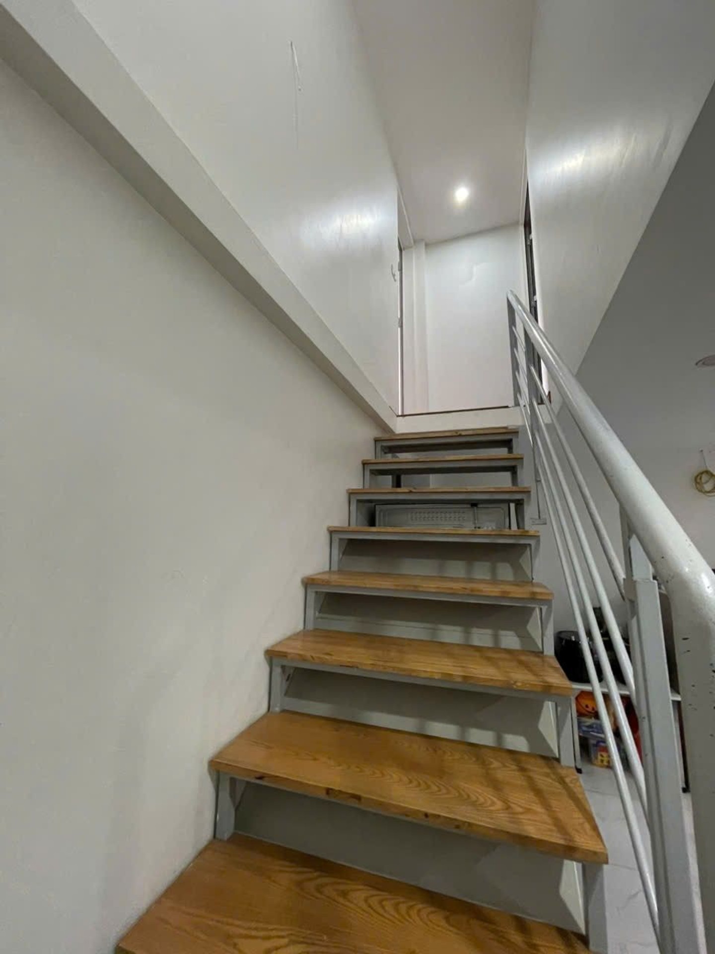 Bán nhà Lê Trọng Tấn - diện tích 46m2 2 tầng - Ô TÔ 30M - giá 2,7 tỷ